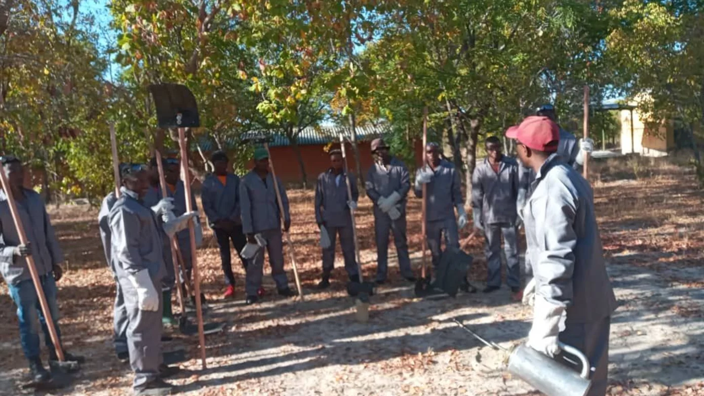 Hand-over of equipment for fire fighting teams