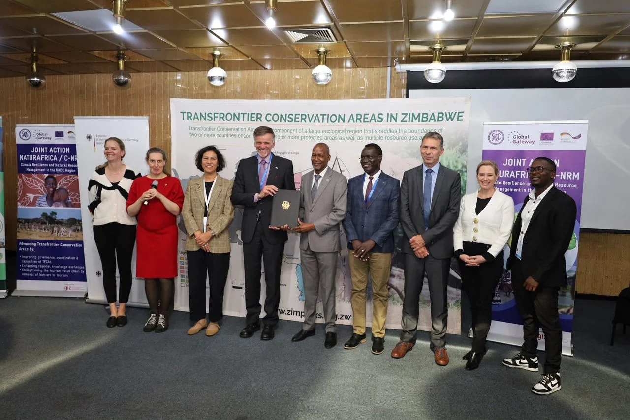 At the signing ceremony held on the sidelines of the Conference and Summit for SADC Transfrontier Conservation Areas (TFCAs)